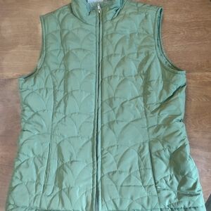Jane Ashley petite casual lifestyle woman's puffer vest